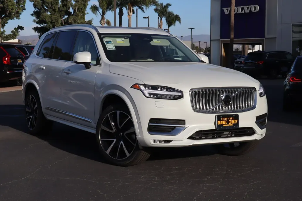 2025 Volvo XC90 Plus photo 1