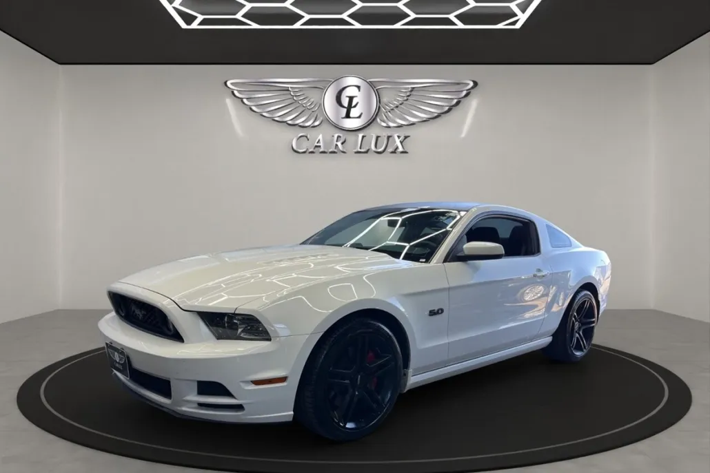 2013 Ford Mustang GT photo 1