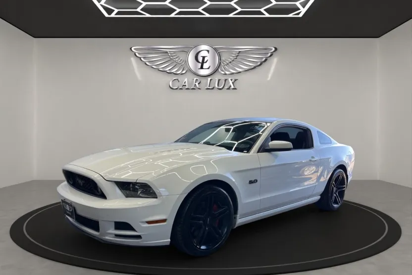 2013 Ford Mustang GT photo 1