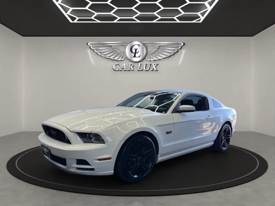 2013 Ford Mustang GT photo 1