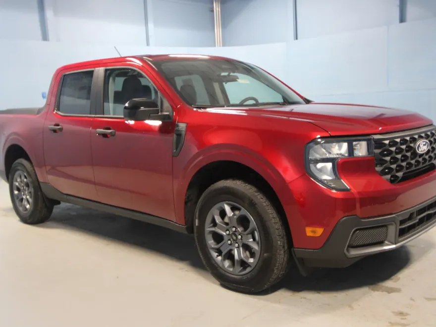 2025 Ford Maverick XLT photo 1