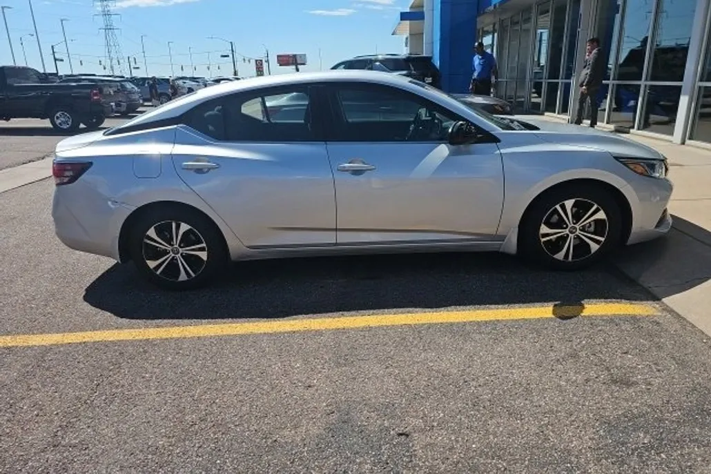2022 Nissan Sentra SV photo 1