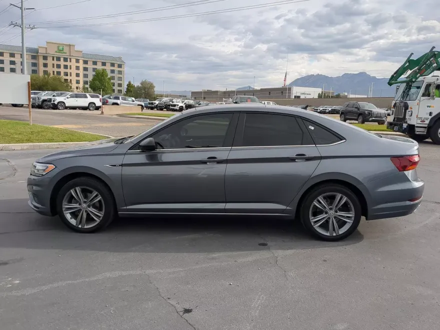 2019 Volkswagen Jetta R-Line photo 1