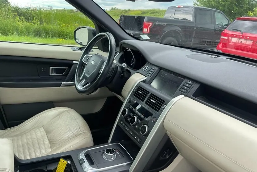 2015 Land Rover Discovery Sport HSE LUX photo 1