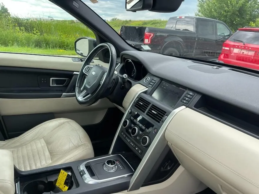 2015 Land Rover Discovery Sport HSE LUX photo 1