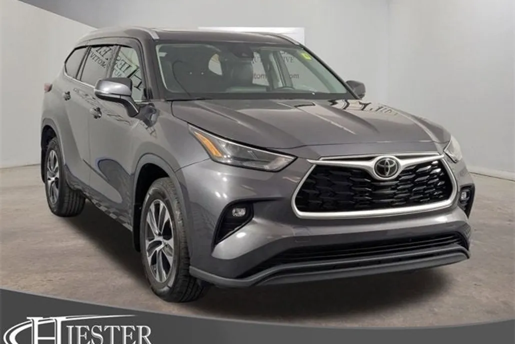2022 Toyota Highlander XLE photo 1