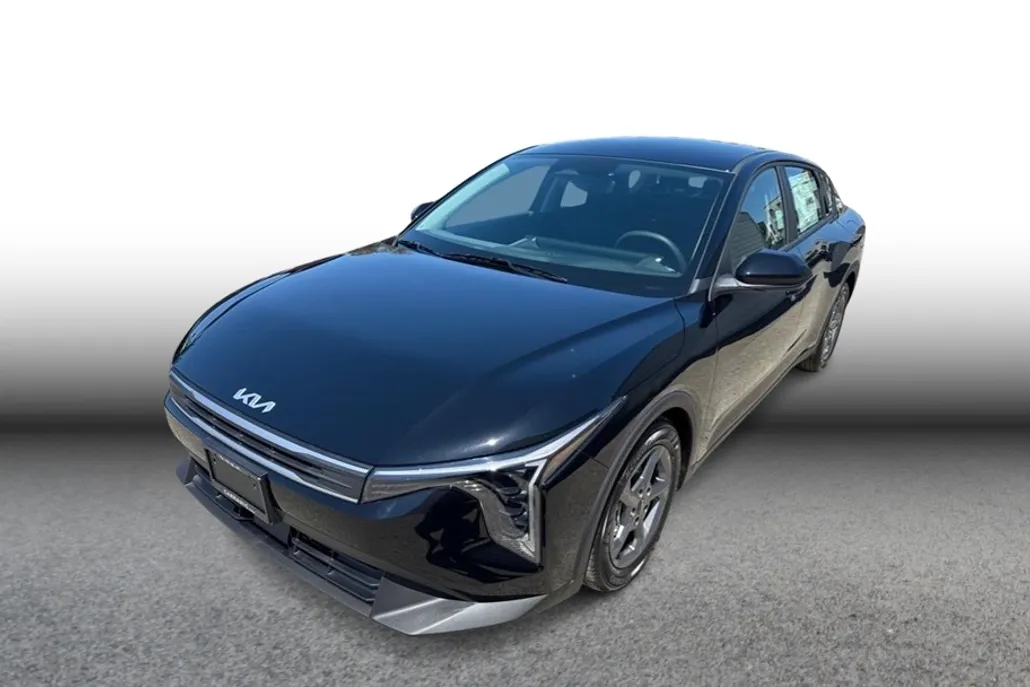 2025 Kia K4 LXS photo 1