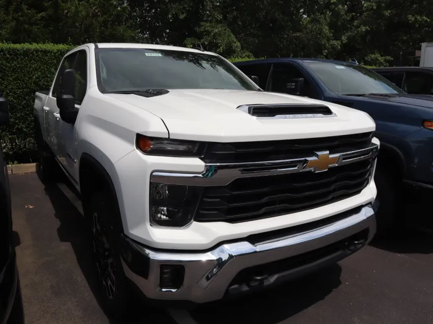 2025 Chevrolet Silverado 2500HD LT photo 1