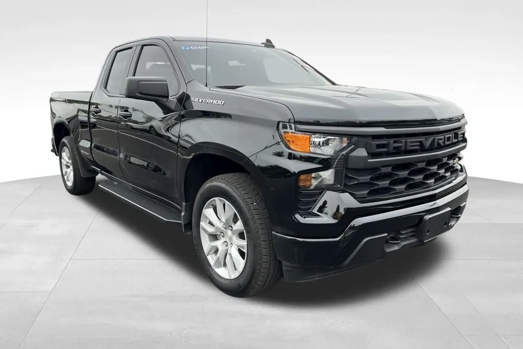 2024 Chevrolet Silverado 1500 Custom photo 1