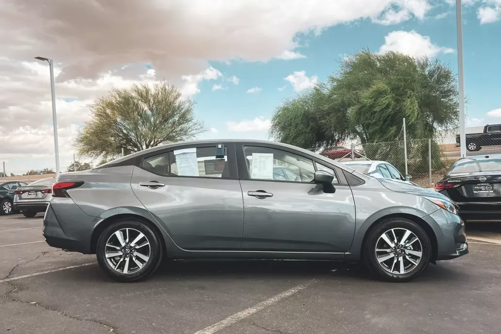 2025 Nissan Versa 1.6 SV photo 1