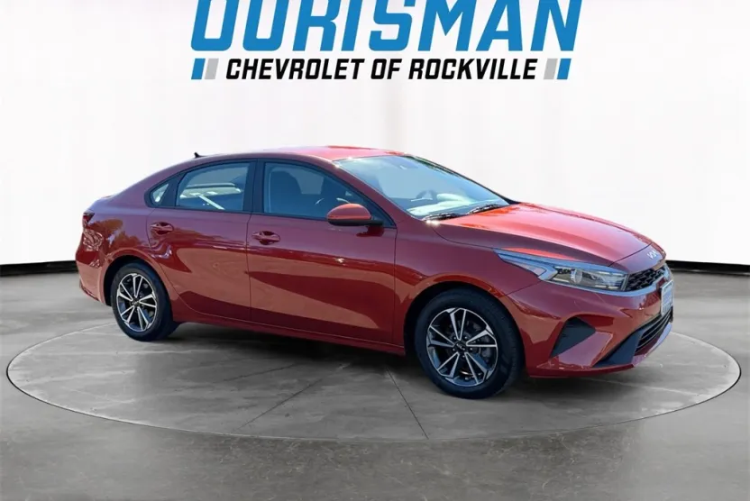 2023 Kia Forte LXS photo 1
