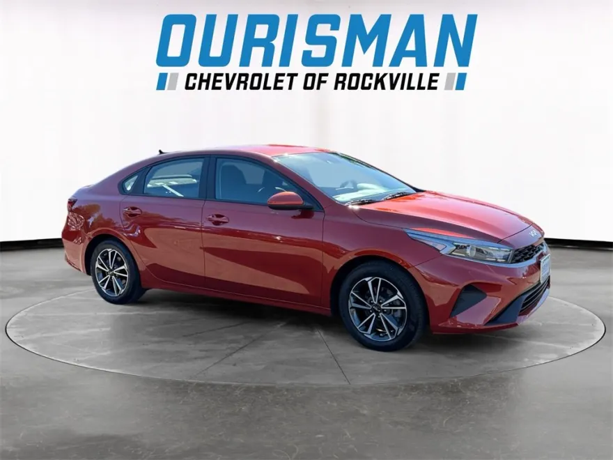 2023 Kia Forte LXS photo 1