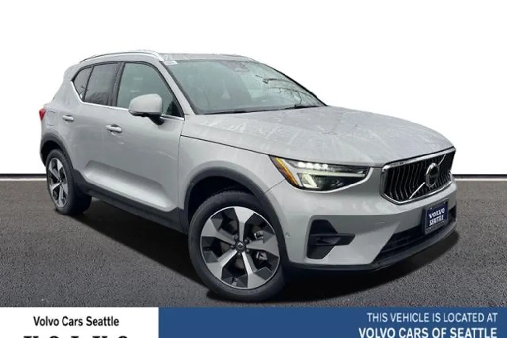 2023 Volvo XC40 AWD Plus photo 1