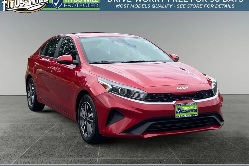 2023 Kia Forte LXS photo 1