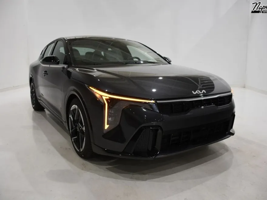 2025 Kia K4 GT-Line photo 1