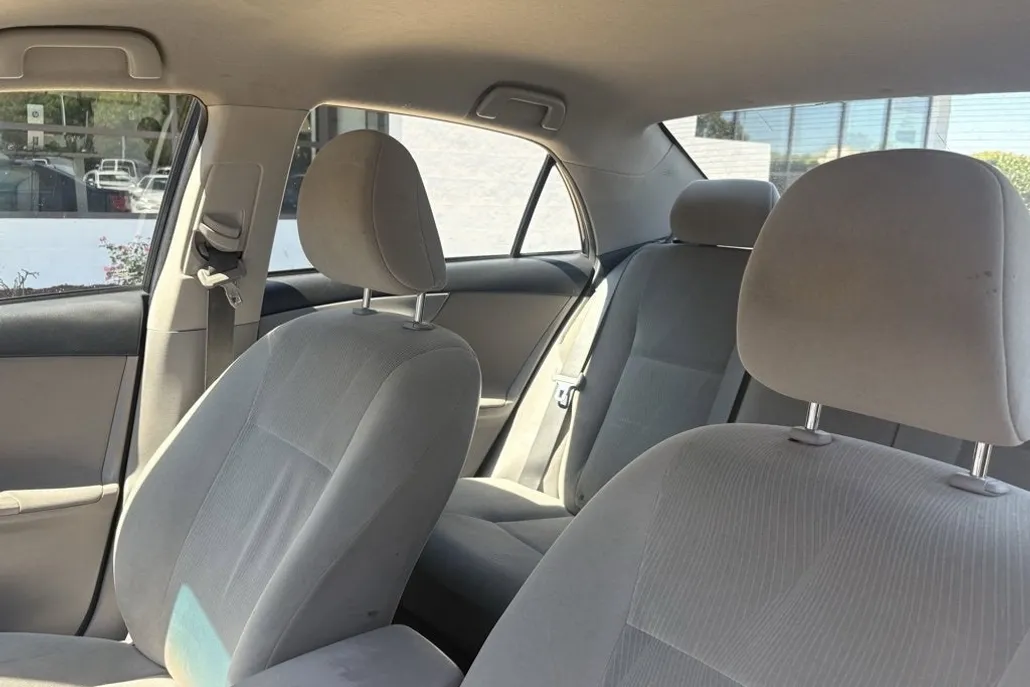 2013 Toyota Corolla L photo 1