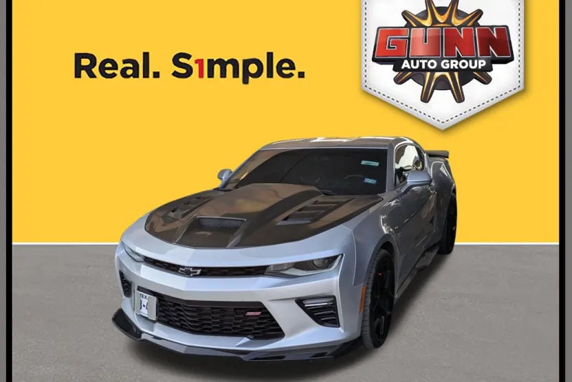 2018 Chevrolet Camaro 2LT photo 1