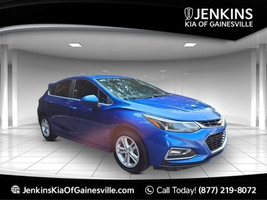 2017 Chevrolet Cruze LT photo 1