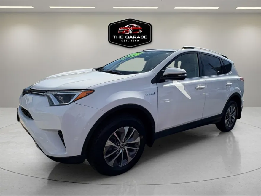 2018 Toyota RAV4 Hybrid LE photo 1