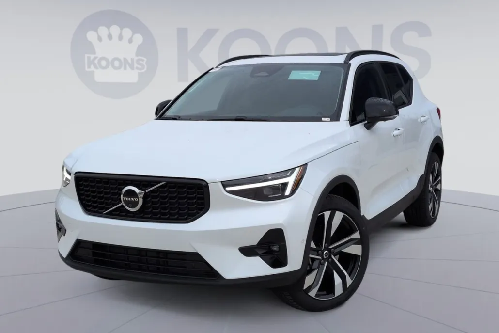 2026 Volvo XC40 photo 1
