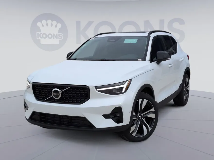 2026 Volvo XC40 photo 1