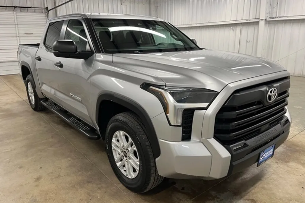 2024 Toyota Tundra SR5 photo 1