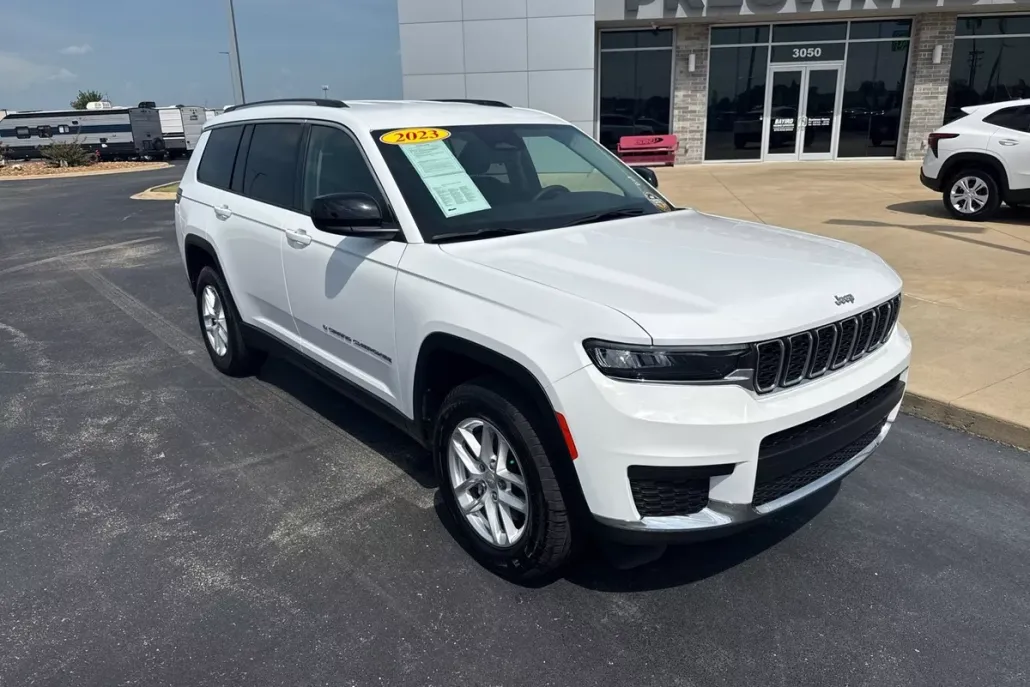 2023 Jeep Grand Cherokee Laredo photo 1