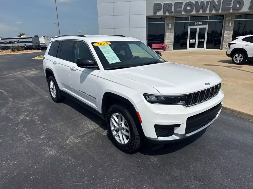 2023 Jeep Grand Cherokee Laredo photo 1