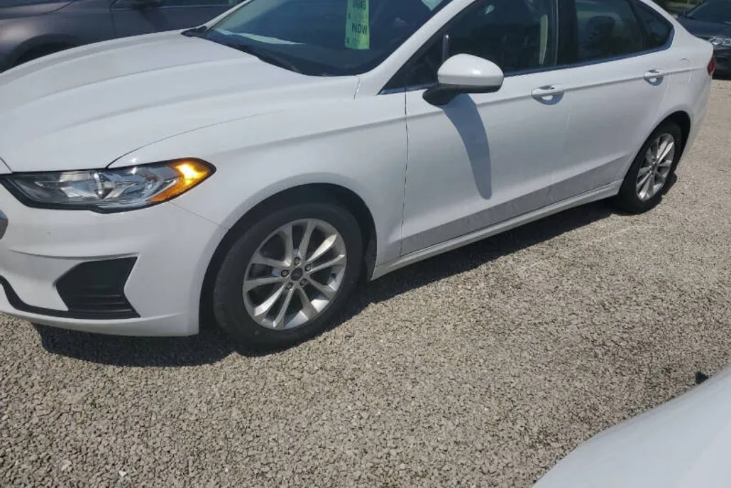 2020 Ford Fusion SE photo 1