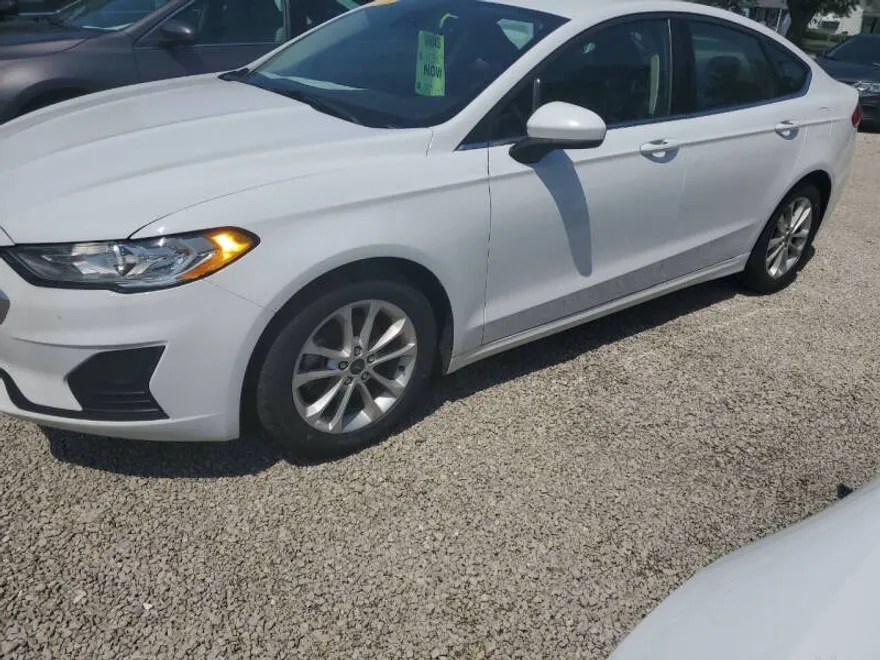 2020 Ford Fusion SE photo 1