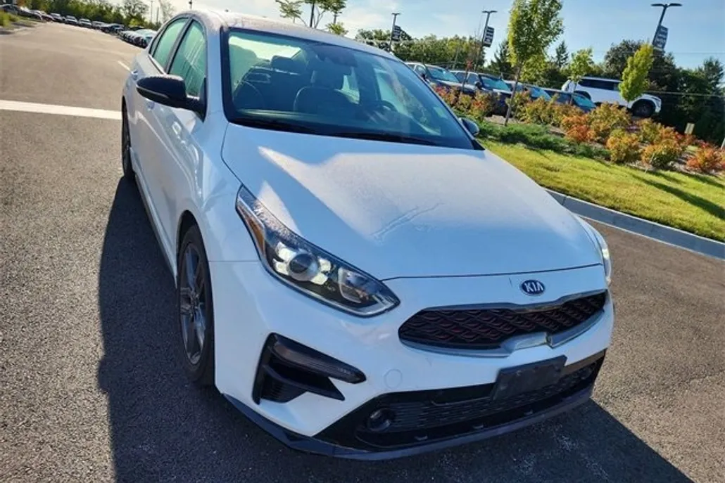 2020 Kia Forte GT-Line photo 1