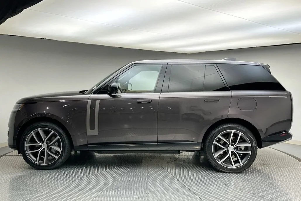 2025 Land Rover Range Rover SE photo 1