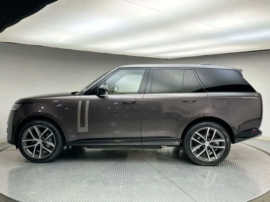 2025 Land Rover Range Rover SE photo 1