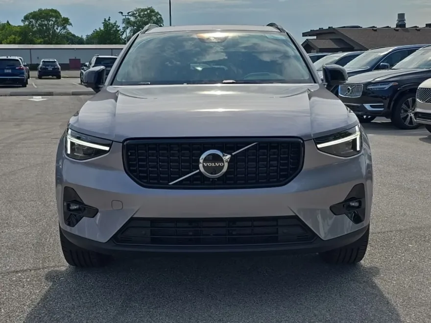 2026 Volvo XC40 AWD Plus photo 1