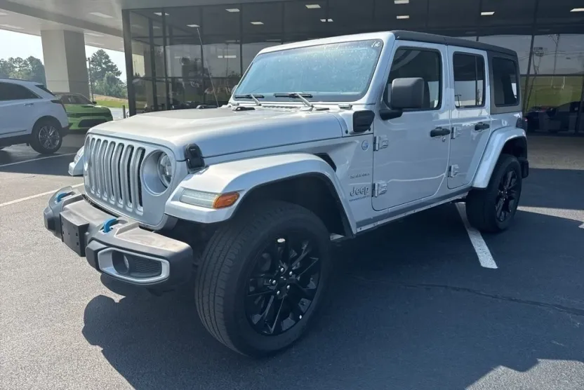 2023 Jeep Wrangler 4xe Sahara photo 1
