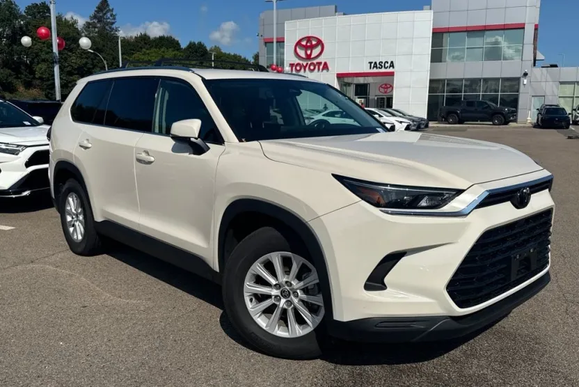 2024 Toyota Grand Highlander XLE photo 1