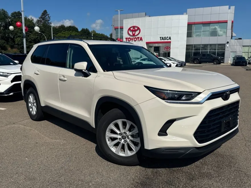 2024 Toyota Grand Highlander XLE photo 1