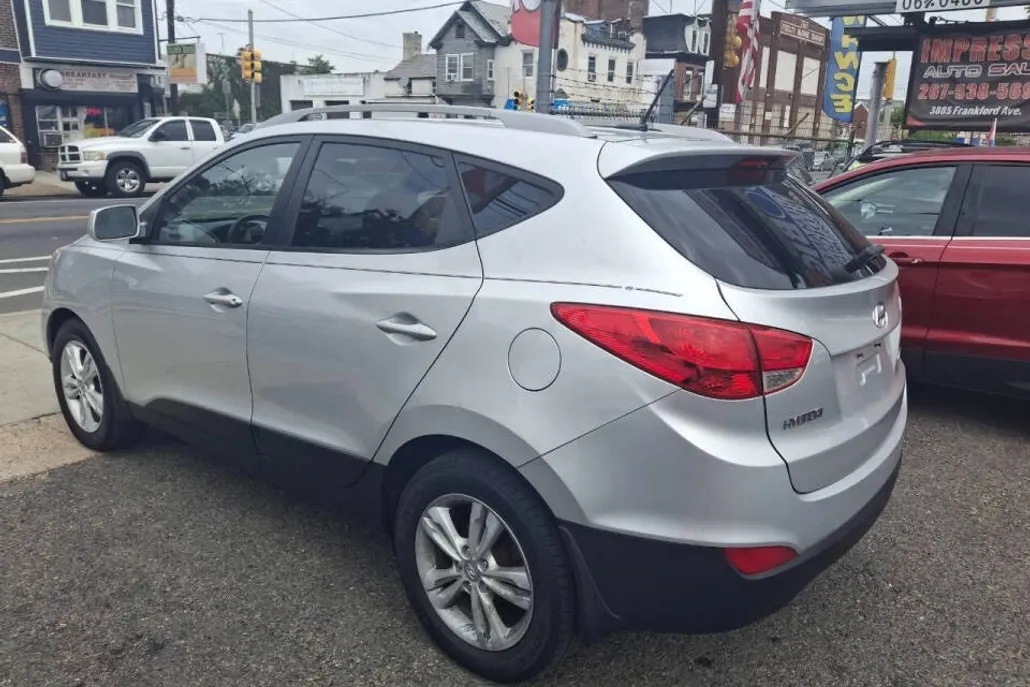 2011 Hyundai Tucson Limited photo 1