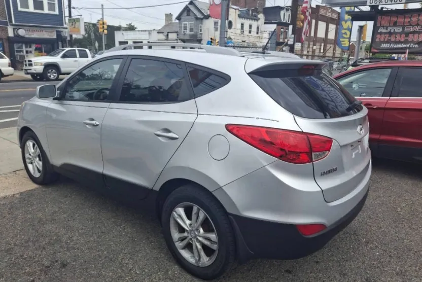 2011 Hyundai Tucson Limited photo 1