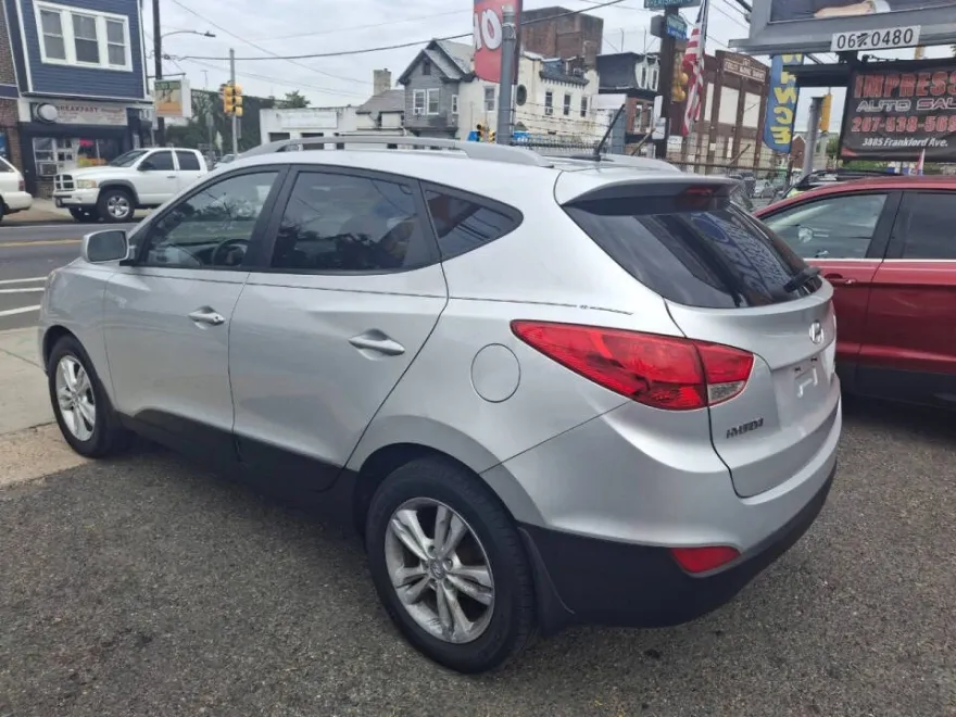 2011 Hyundai Tucson Limited photo 1