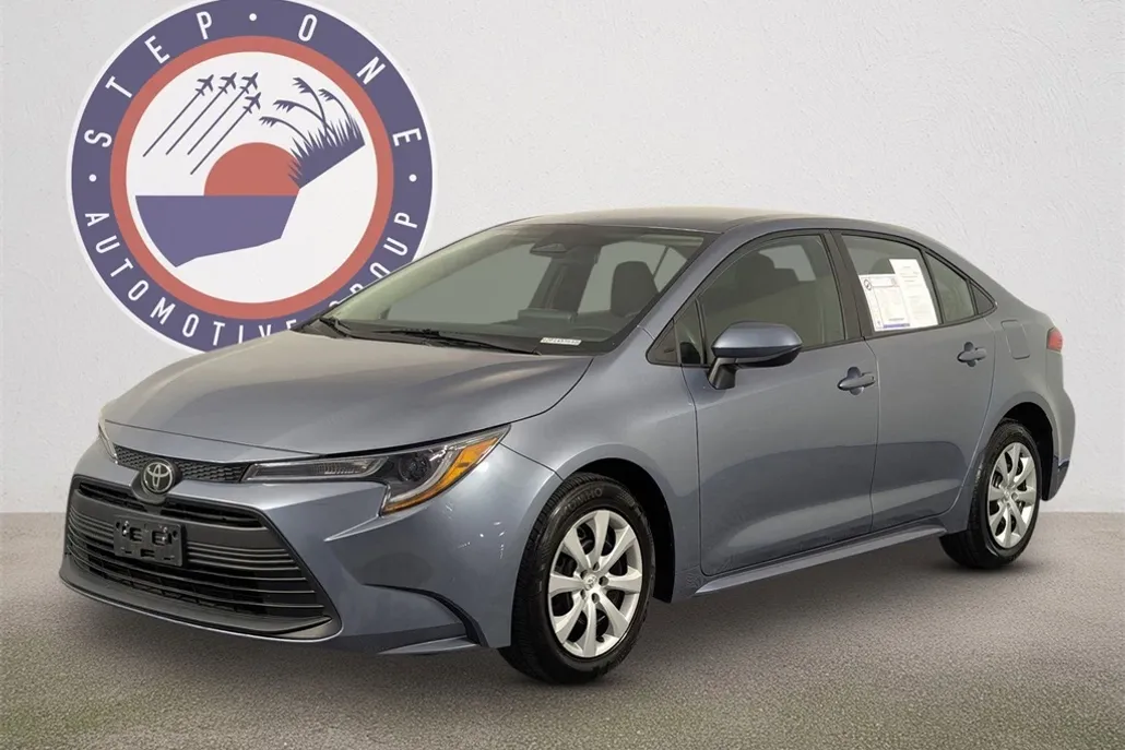 2024 Toyota Corolla LE photo 1