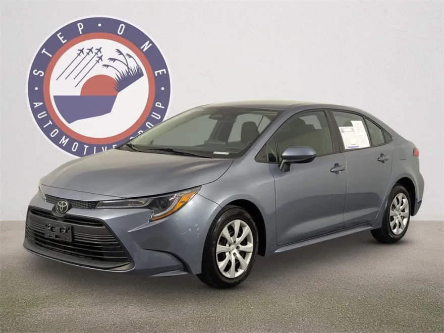 2024 Toyota Corolla LE photo 1