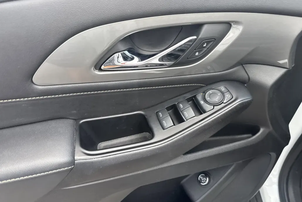 2023 Chevrolet Traverse Leather photo 1