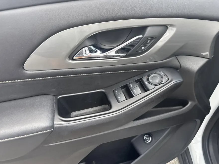 2023 Chevrolet Traverse Leather photo 1