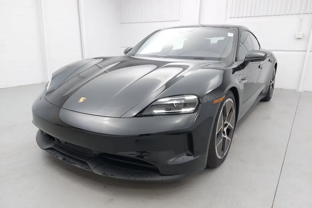2025 Porsche Taycan photo 1