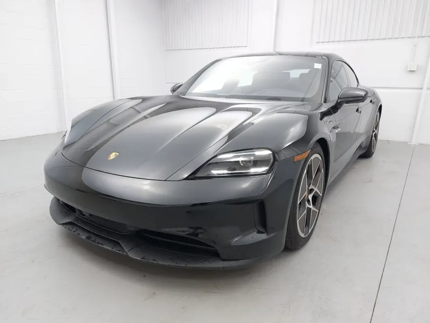 2025 Porsche Taycan photo 1