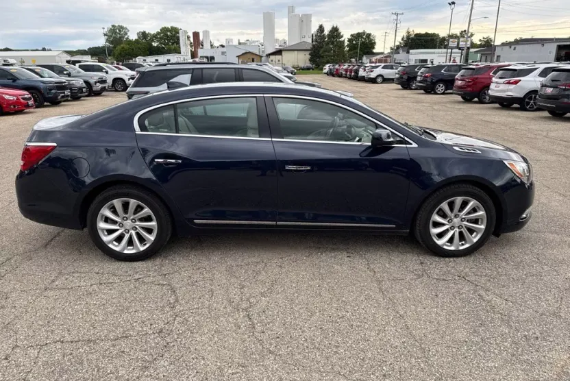 2016 Buick LaCrosse Base photo 1
