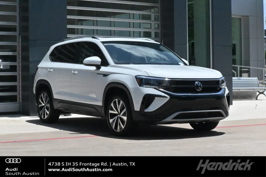 2024 Volkswagen Taos SE photo 1