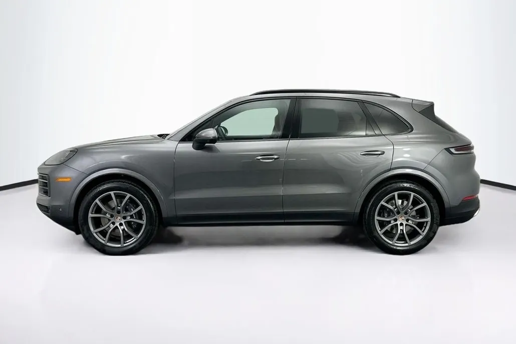 2026 Porsche Cayenne Base photo 1