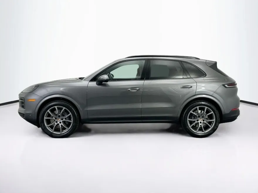 2026 Porsche Cayenne Base photo 1